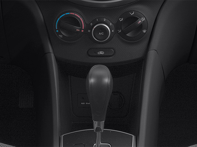 2013 Hyundai Accent SE Hatchback 4D