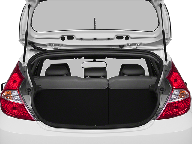 2013 Hyundai Accent SE photo 2