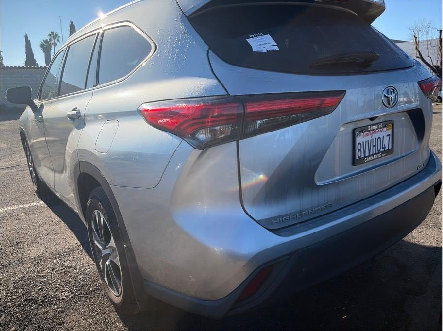 2021 Toyota Highlander XLE Sport Utility 4D