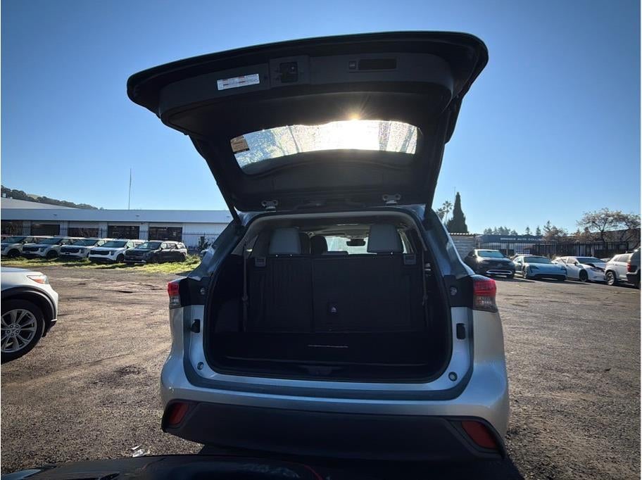 2021 Toyota Highlander XLE Sport Utility 4D