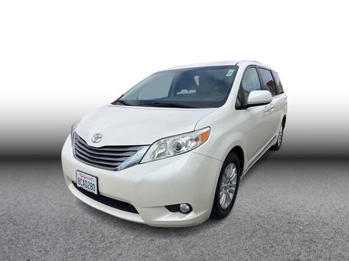 2017 Toyota Sienna XLE Premium Minivan 4D