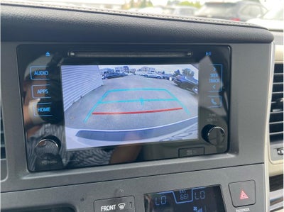 2017 Toyota Sienna XLE Premium Minivan 4D