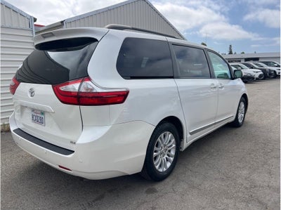 2017 Toyota Sienna XLE Premium Minivan 4D