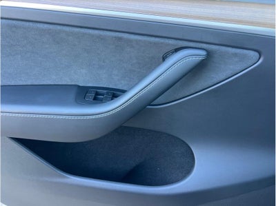 2024 Tesla Model Y Long Range Sport Utility 4D