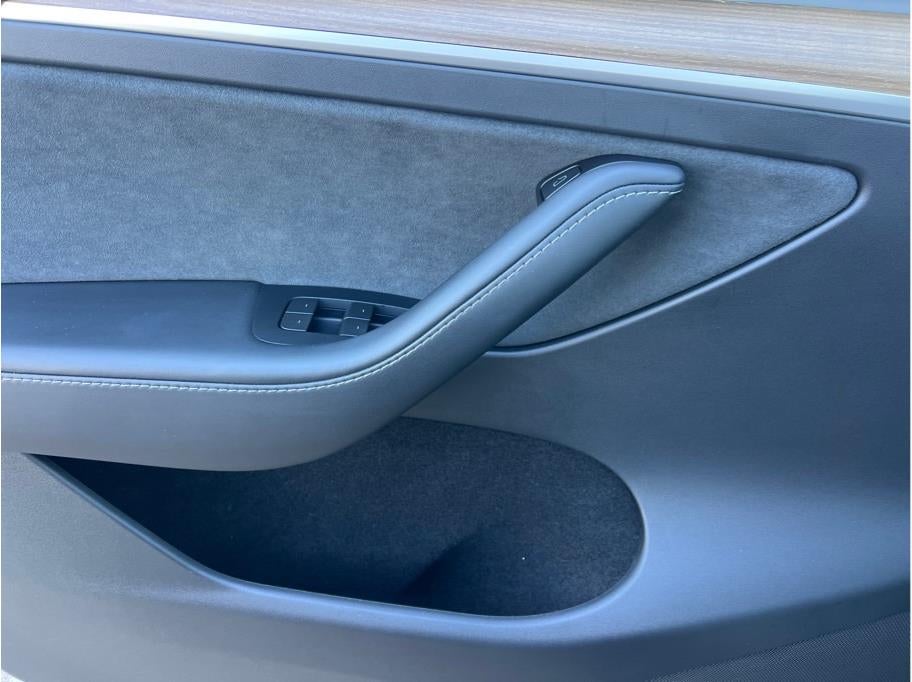 2024 Tesla Model Y Long Range Sport Utility 4D