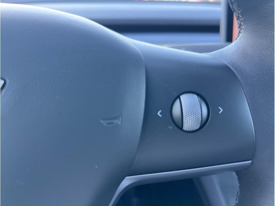2024 Tesla Model Y Long Range Sport Utility 4D