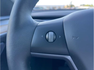2024 Tesla Model Y Long Range Sport Utility 4D