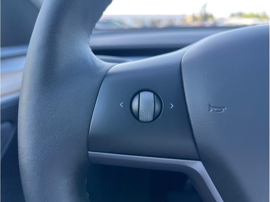 2024 Tesla Model Y Long Range Sport Utility 4D
