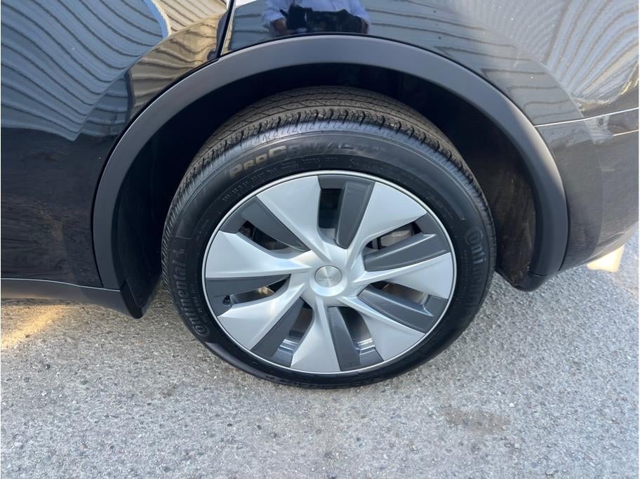 2024 Tesla Model Y Long Range Sport Utility 4D