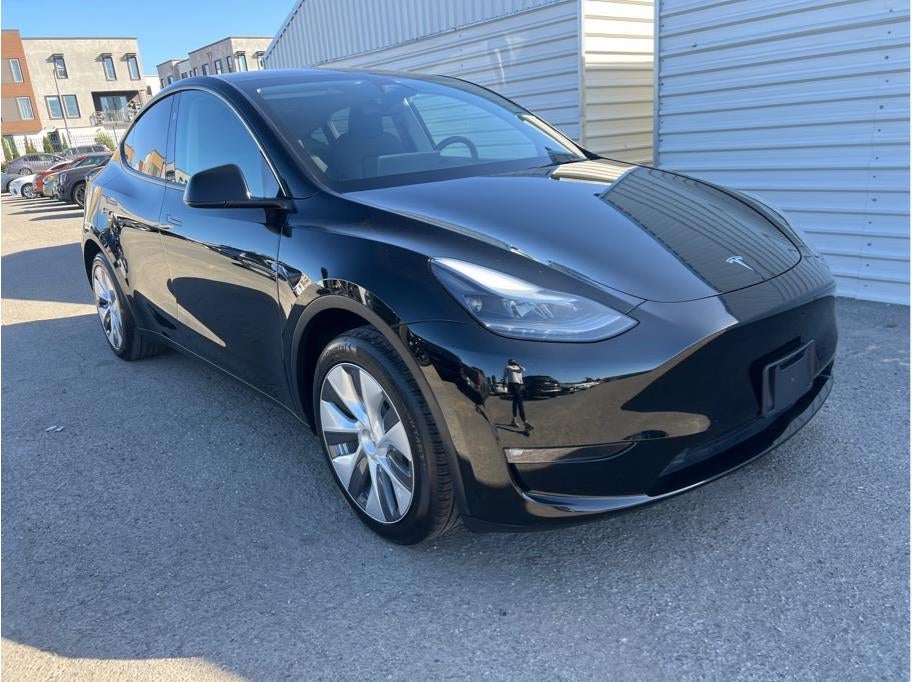 2024 Tesla Model Y Long Range Sport Utility 4D