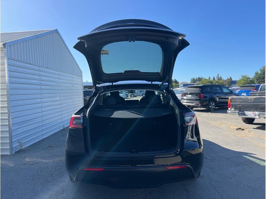 2024 Tesla Model Y Long Range Sport Utility 4D