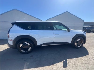 2024 Kia EV9 Light Long Range Sport Utility 4D