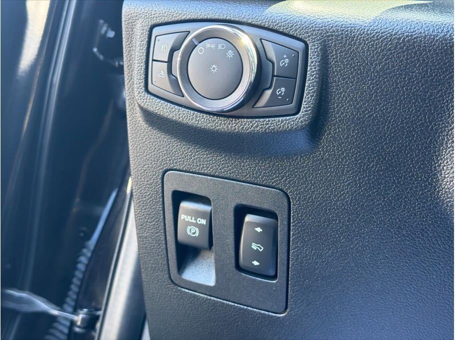 2020 Ford F150 SuperCrew Cab Lariat Pickup 4D 5 1/2 ft