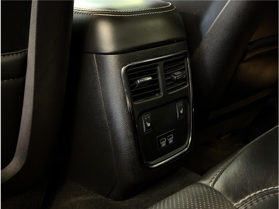 2016 Dodge Charger SRT Hellcat Sedan 4D
