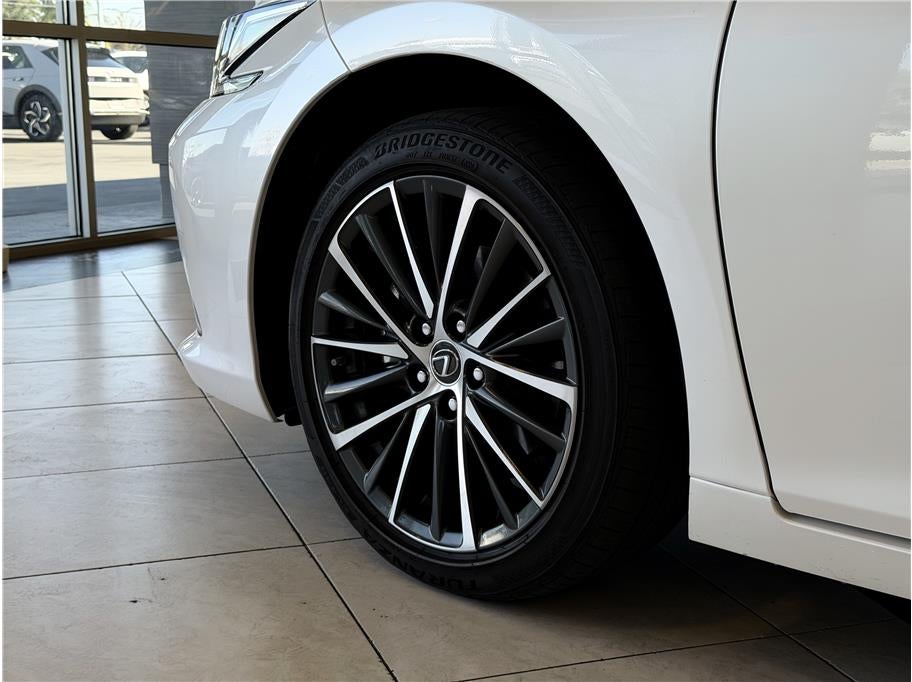 2025 Lexus ES ES 300h Sedan 4D