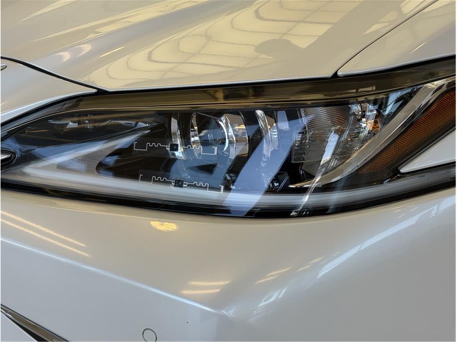 2025 Lexus ES ES 300h Sedan 4D