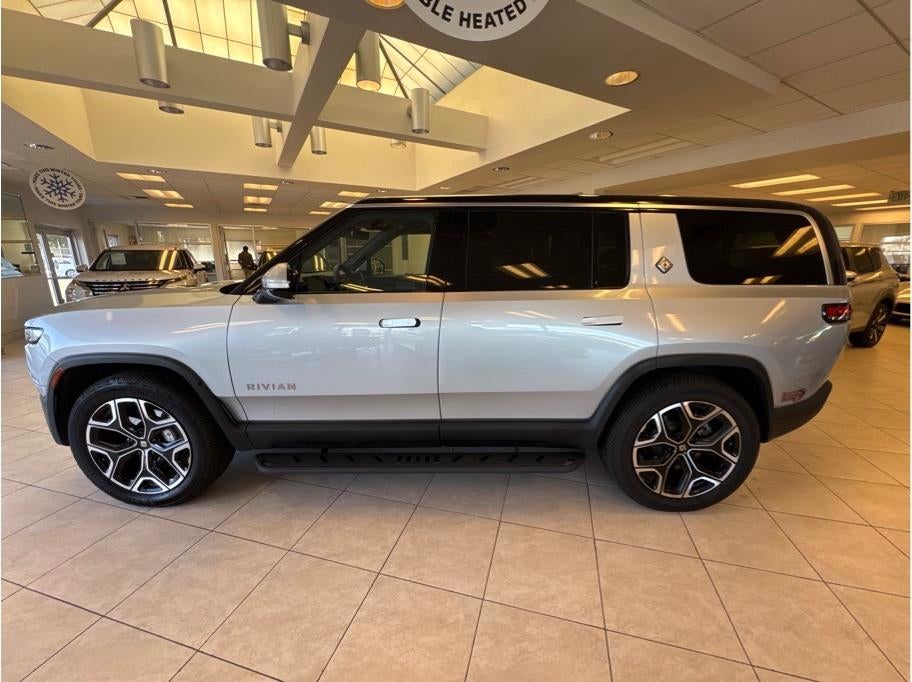 2024 Rivian R1S Dual Large Sport Utility 4D
