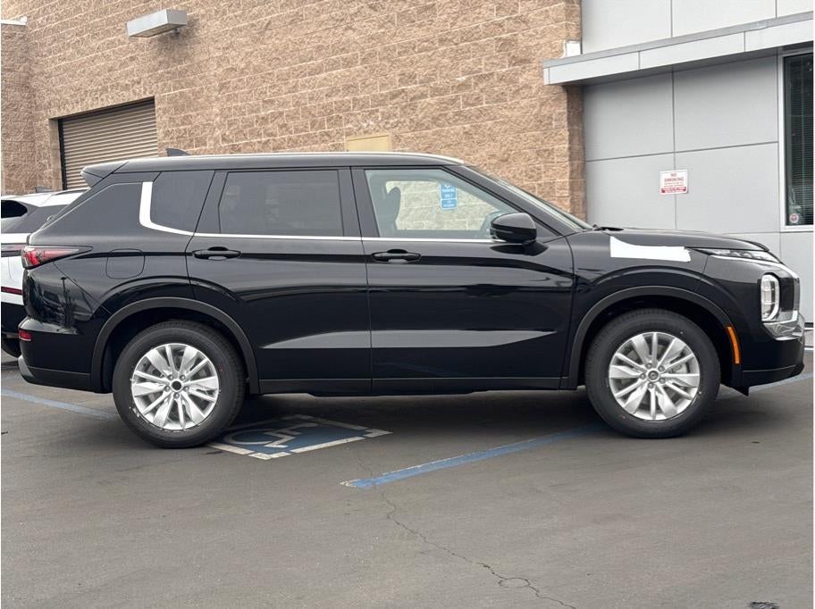 2026 Mitsubishi Outlander ES