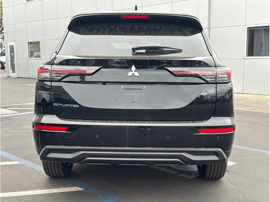 2026 Mitsubishi Outlander ES