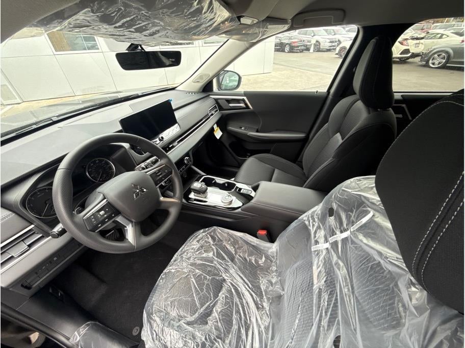 2026 Mitsubishi Outlander ES