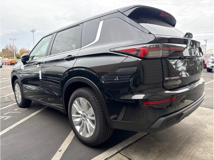 2026 Mitsubishi Outlander ES