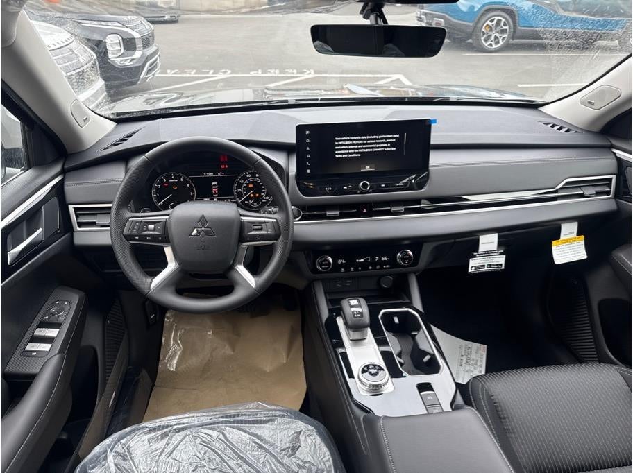 2026 Mitsubishi Outlander ES