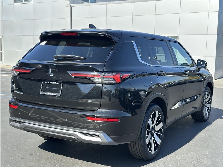 2025 Mitsubishi Outlander SE