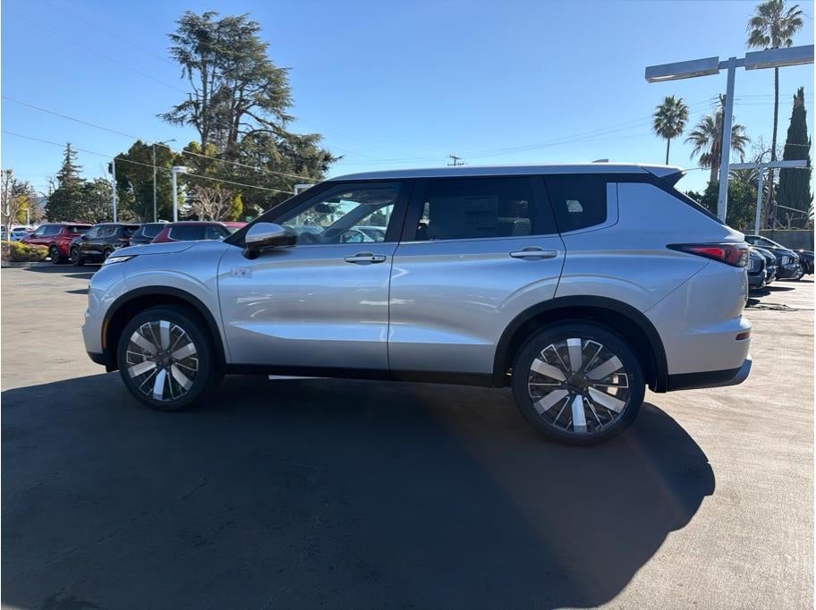 2026 Mitsubishi Outlander LE Sport Utility 4D