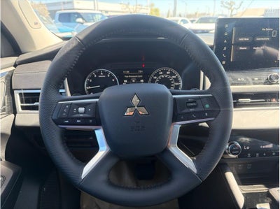 2026 Mitsubishi Outlander LE Sport Utility 4D