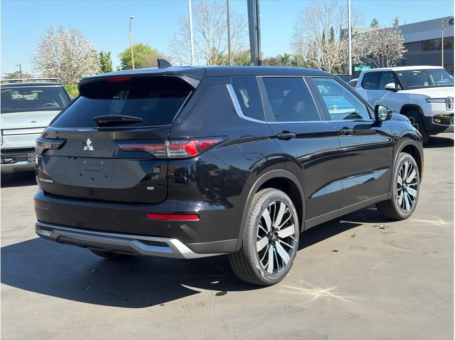 2026 Mitsubishi Outlander LE Sport Utility 4D