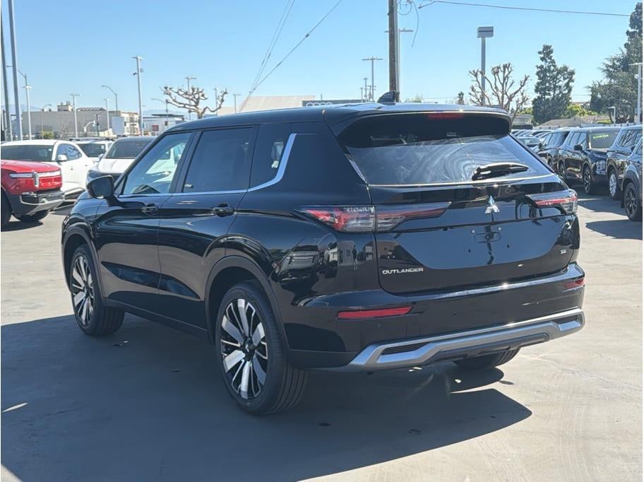2026 Mitsubishi Outlander LE Sport Utility 4D