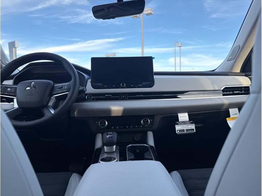 2026 Mitsubishi Outlander LE Sport Utility 4D