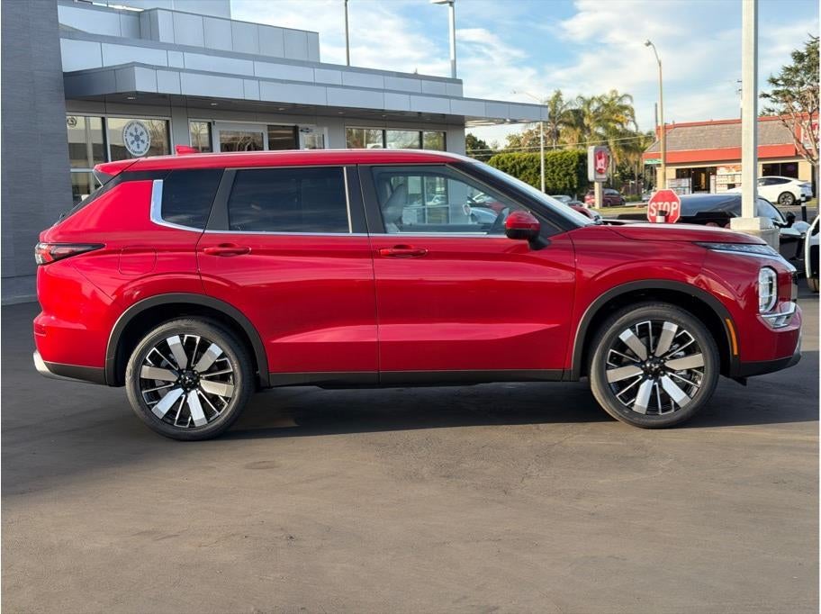 2026 Mitsubishi Outlander LE Sport Utility 4D