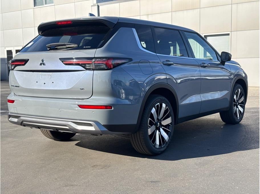 2025 Mitsubishi Outlander SE