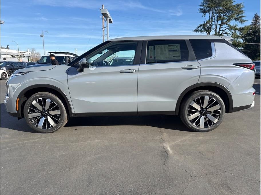 2025 Mitsubishi Outlander SE