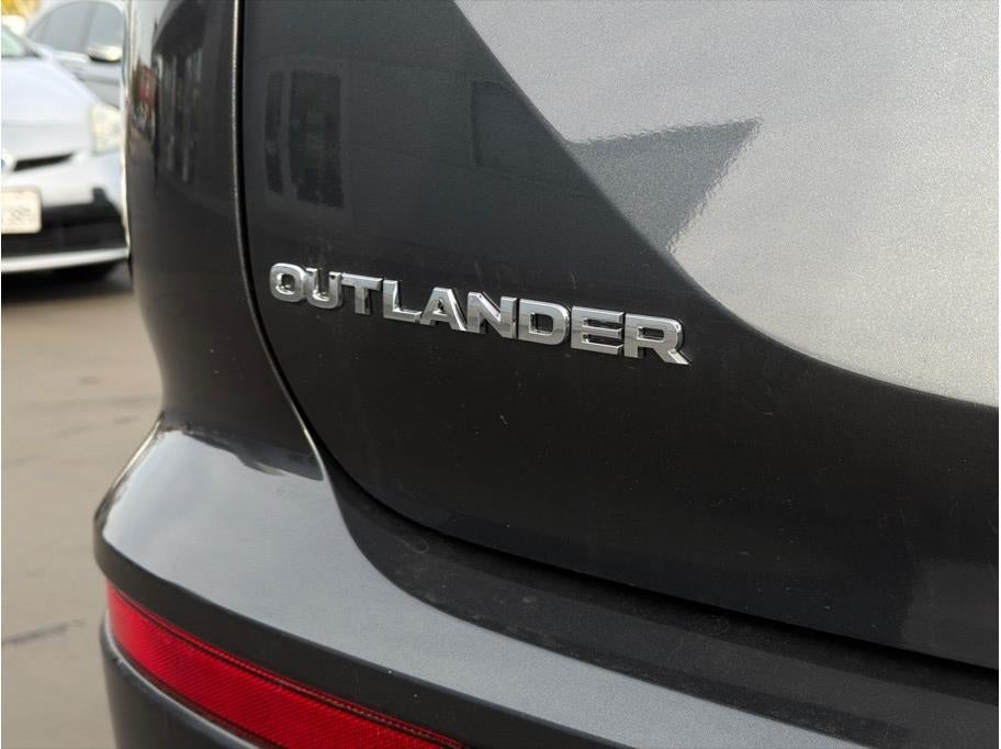 2025 Mitsubishi Outlander SE