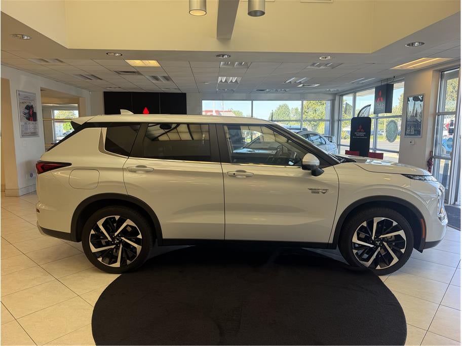2025 Mitsubishi Outlander PHEV SE Sport Utility 4D