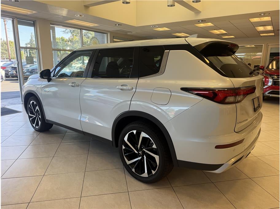 2025 Mitsubishi Outlander PHEV SE Sport Utility 4D