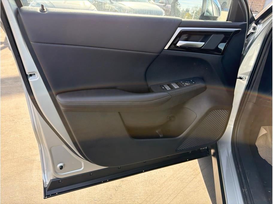 2025 Mitsubishi Outlander PHEV SE Sport Utility 4D