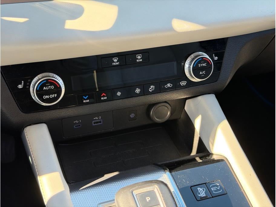 2023 Mitsubishi Outlander PHEV SEL Sport Utility 4D