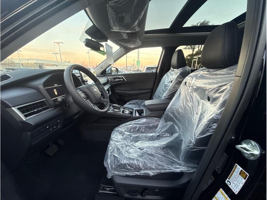 2025 Mitsubishi Outlander PHEV SE Tech Package