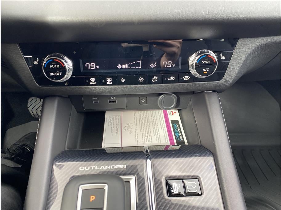 2025 Mitsubishi Outlander PHEV SE