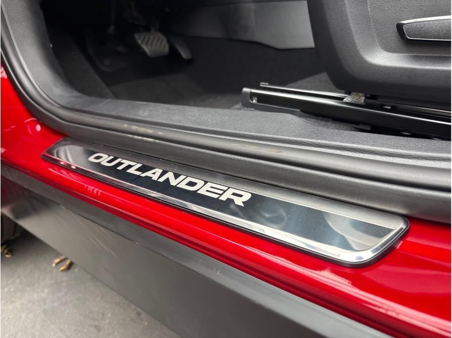 2025 Mitsubishi Outlander PHEV SEL Premium Package