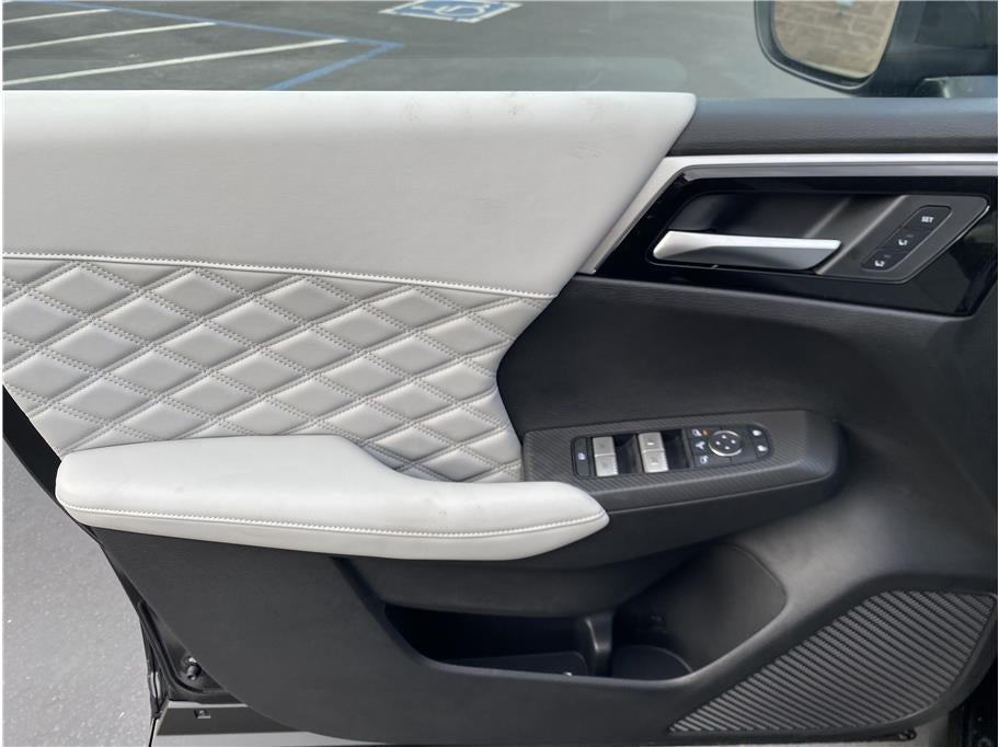 2025 Mitsubishi Outlander PHEV PLATINUM EDITION