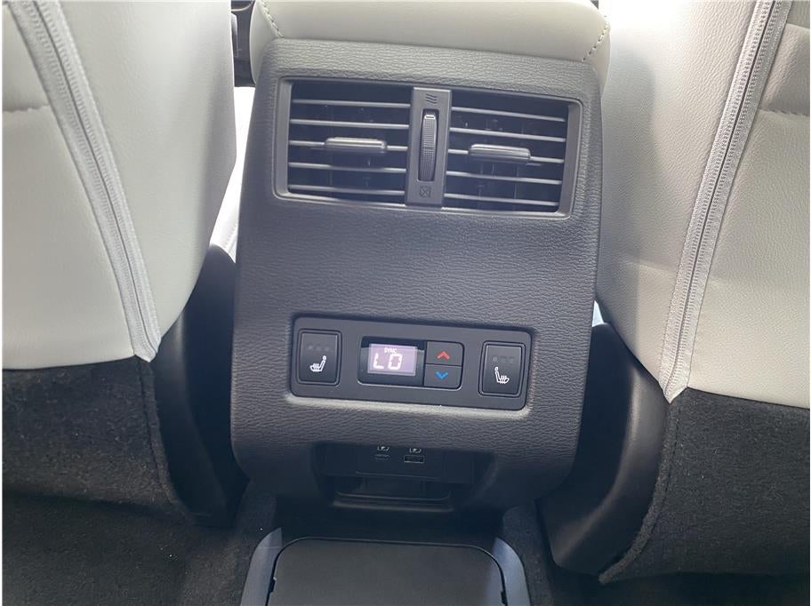 2025 Mitsubishi Outlander PHEV PLATINUM EDITION