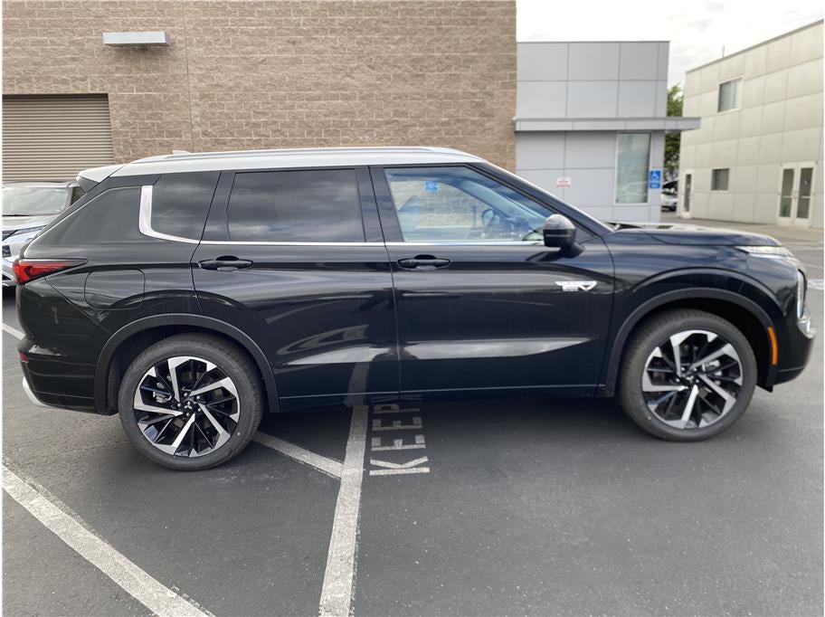 2025 Mitsubishi Outlander PHEV PLATINUM EDITION