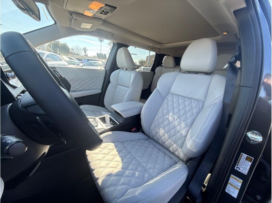 2025 Mitsubishi Outlander PHEV SEL