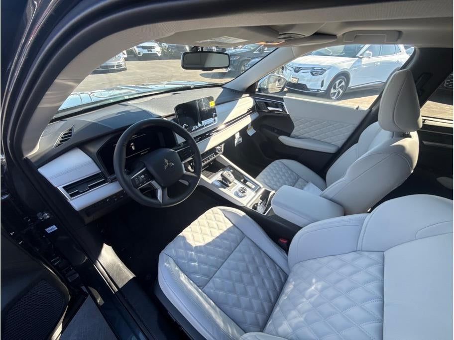 2025 Mitsubishi Outlander PHEV SEL