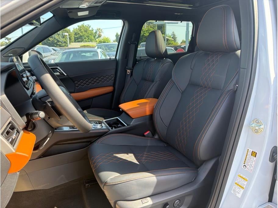 2025 Mitsubishi Outlander PHEV SEL Platinum Edition Sport Utility 4D