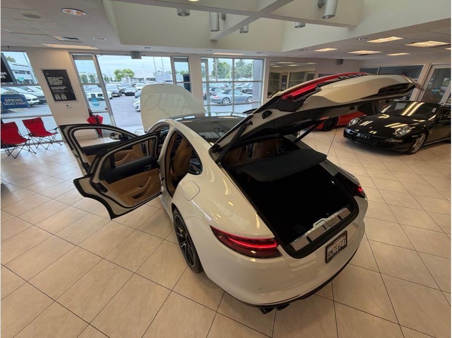 2019 Porsche Panamera 4 E-Hybrid Sedan 4D